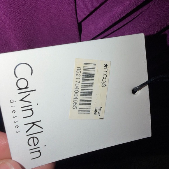 Calvin Klein - Picture 3 of 4